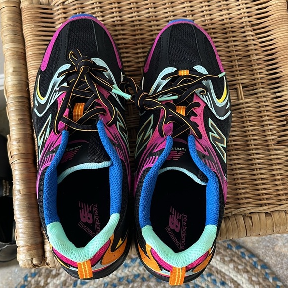 New Balance 530 Sneaker Neon Lights Size 7 Mens or 8.5 Women’s  NIB - Picture 11 of 13